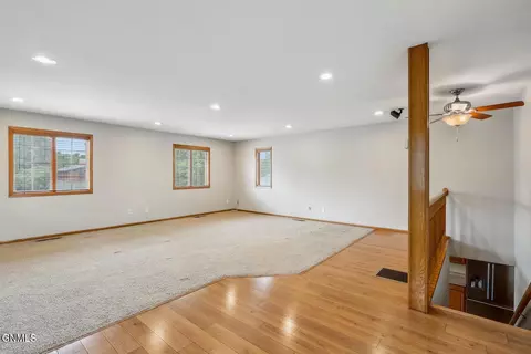Living - 1002 Turnpike Ave E, Bismarck, ND 58501 photo 4 of 7
