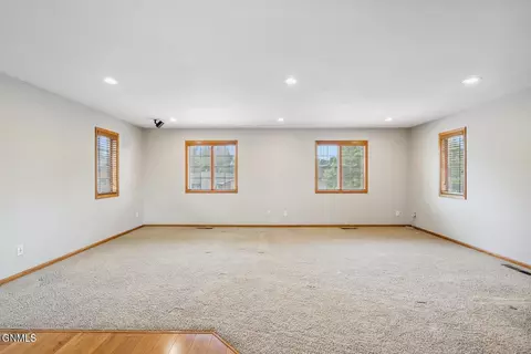 Living - 1002 Turnpike Ave E, Bismarck, ND 58501 photo 6 of 7