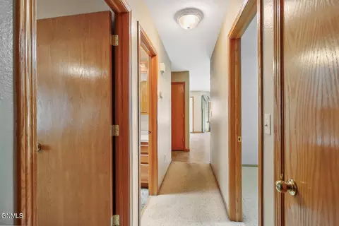 Entry Way - 1002 Turnpike Ave E, Bismarck, ND 58501 photo 1 of 2