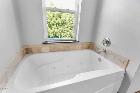 Bath - 5481 Sweet Clover Ln, Williston, ND 58801 photo 2 of 5