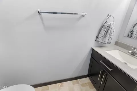 Bath - 5481 Sweet Clover Ln, Williston, ND 58801 photo 5 of 5