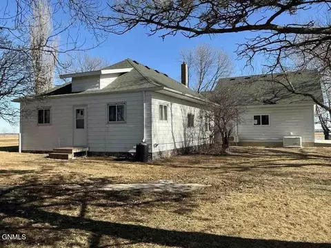 310 Horseshoe Dr, Fullerton, ND 58441