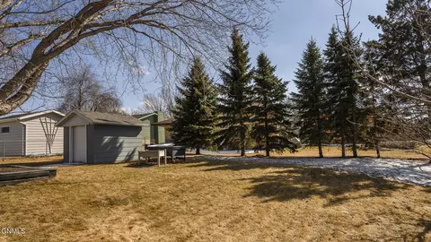 919 Turnpike Ave E, Bismarck, ND 58501 photo 3