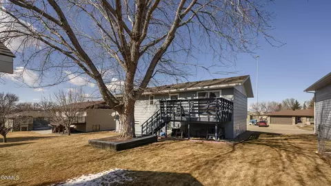 919 Turnpike Ave E, Bismarck, ND 58501 photo 4