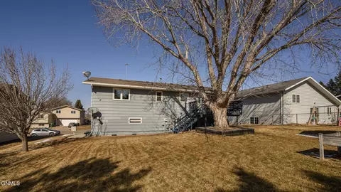 919 Turnpike Ave E, Bismarck, ND 58501 photo 2