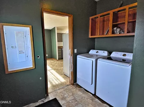 3816 22nd Ave W, Williston, ND 58801 photo 13