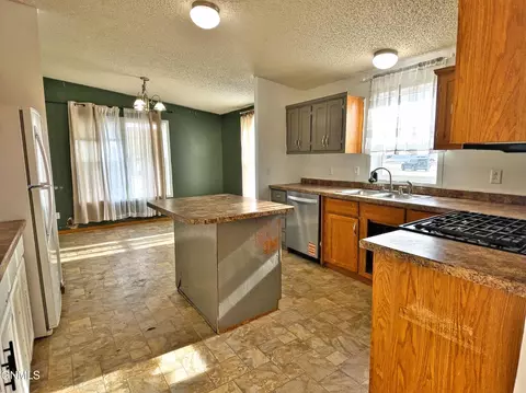 3816 22nd Ave W, Williston, ND 58801 photo 9