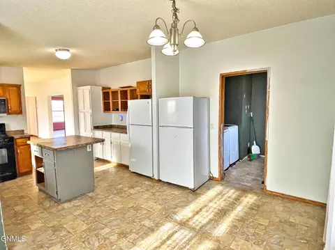 3816 22nd Ave W, Williston, ND 58801 photo 11