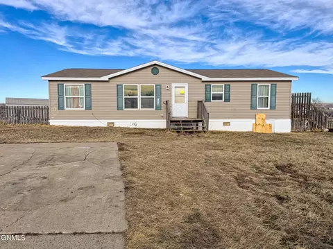 3816 22nd Ave W, Williston, ND 58801 photo 2
