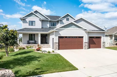 4000 High Creek Rd, Bismarck, ND 58503