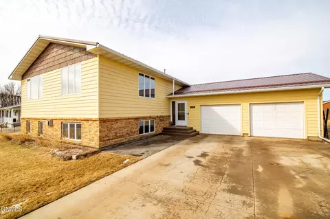 Exterior - 406 Meadow Ln, Mott, ND 58646 photo 2 of 5