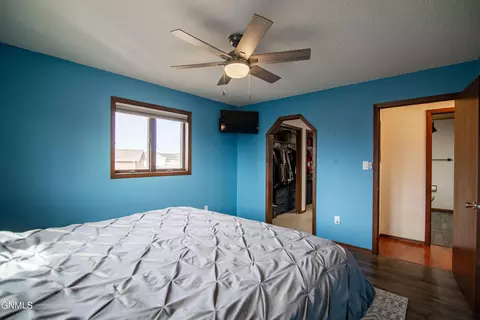 Bedroom - 406 Meadow Ln, Mott, ND 58646 photo 2 of 6