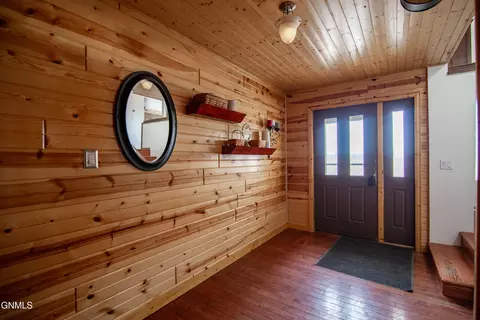 Entry Way - 406 Meadow Ln, Mott, ND 58646 photo 1 of 3