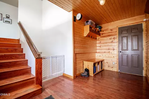 Entry Way - 406 Meadow Ln, Mott, ND 58646 photo 2 of 3