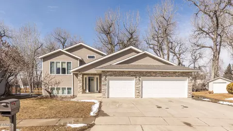 3410 Heartwood Pl SE, Mandan, ND 58554