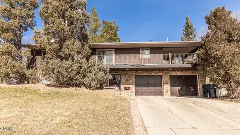 500 Division St NW, Mandan, ND 58554