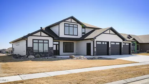 6119 Crested Butte Rd, Bismarck, ND 58503
