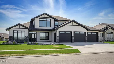 6119 Crested Butte Rd, Bismarck, ND 58503
