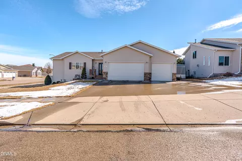 3809 Valcartier St, Bismarck, ND 58503