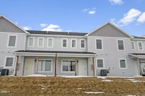 3312 Kenner Loop, Bismarck, ND 58504