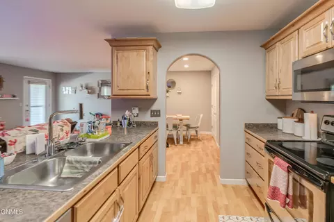 Kitchen - 4500 Sundancer Loop SE, Mandan, ND 58554 photo 8 of 8