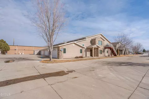 Exterior - 4500 Sundancer Loop SE, Mandan, ND 58554 photo 5 of 8