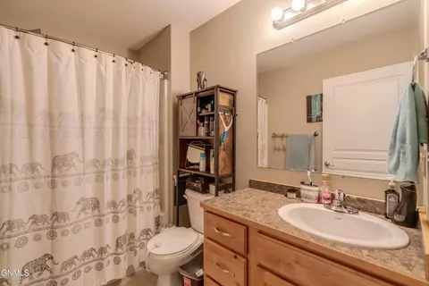Bath - 4500 Sundancer Loop SE, Mandan, ND 58554 photo 5 of 8