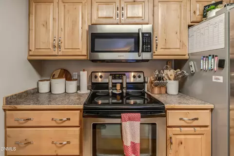 Kitchen - 4500 Sundancer Loop SE, Mandan, ND 58554 photo 3 of 8