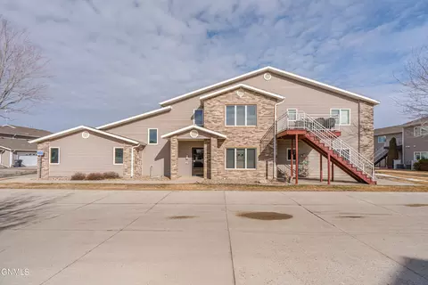 4500 Sundancer Loop SE, Mandan, ND 58554