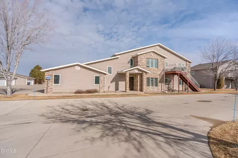 Exterior - 4500 Sundancer Loop SE, Mandan, ND 58554 photo 3 of 8