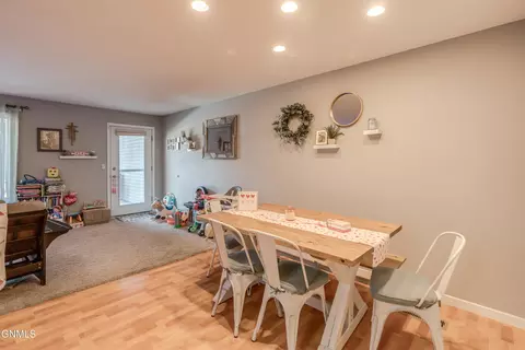 Dining - 4500 Sundancer Loop SE, Mandan, ND 58554 photo 2 of 2