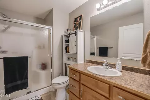Bath - 4500 Sundancer Loop SE, Mandan, ND 58554 photo 3 of 8