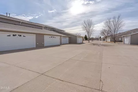 Exterior - 4500 Sundancer Loop SE, Mandan, ND 58554 photo 8 of 8
