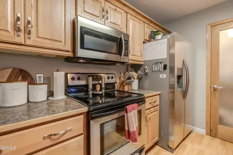 Kitchen - 4500 Sundancer Loop SE, Mandan, ND 58554 photo 1 of 8