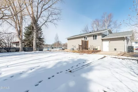 Exterior - 21 Eckleson Rd, Lincoln, ND 58504 photo 4 of 5