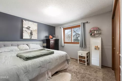 Bedroom - 21 Eckleson Rd, Lincoln, ND 58504 photo 2 of 4
