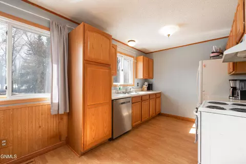 Kitchen - 21 Eckleson Rd, Lincoln, ND 58504 photo 1 of 2