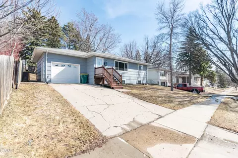 1223 17th St, Bismarck, ND 58501