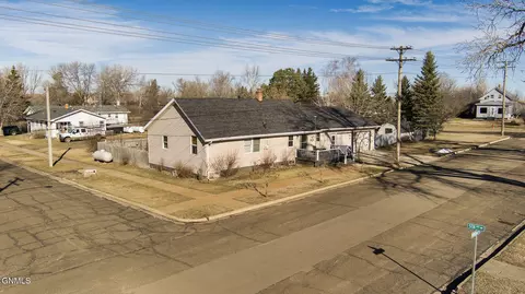 600 Montana St, Elgin, ND 58533