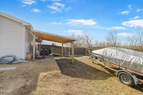 14291 Painted Woods Dr, Williston, ND 58801 photo 9