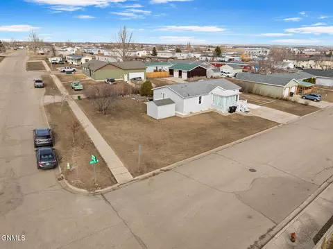 1826 31st St W, Williston, ND 58801 photo 6