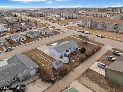 1826 31st St W, Williston, ND 58801 photo 9
