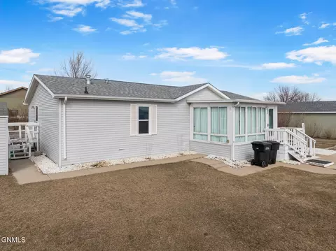 1826 31st St W, Williston, ND 58801 photo 3