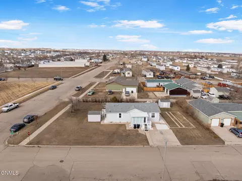 1826 31st St W, Williston, ND 58801 photo 7