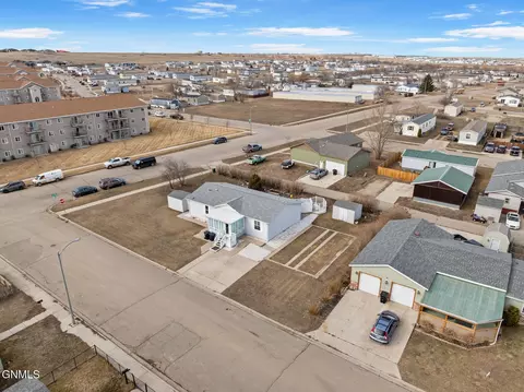 1826 31st St W, Williston, ND 58801 photo 8