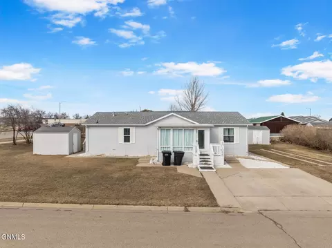1826 31st St W, Williston, ND 58801 photo 4