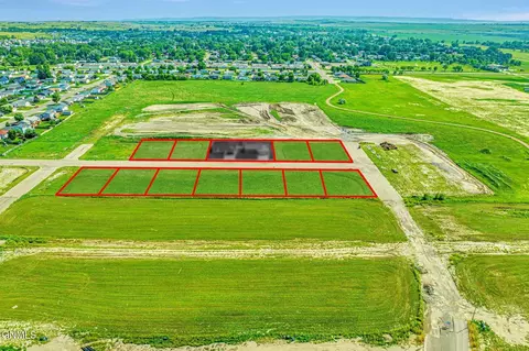 124 Dolan Dr, Lincoln, ND 58504