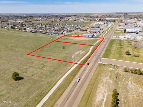 000 21st St E, Dickinson, ND 58601 photo 5