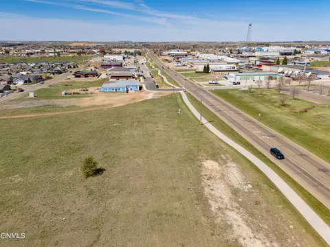 000 21st St E, Dickinson, ND 58601 photo 18