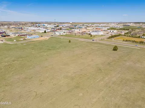 000 21st St E, Dickinson, ND 58601 photo 10